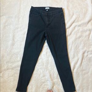 Jessica Simpson Women’s Skinny Jeans with Sleek Fit Size 8 inseam 27 inches